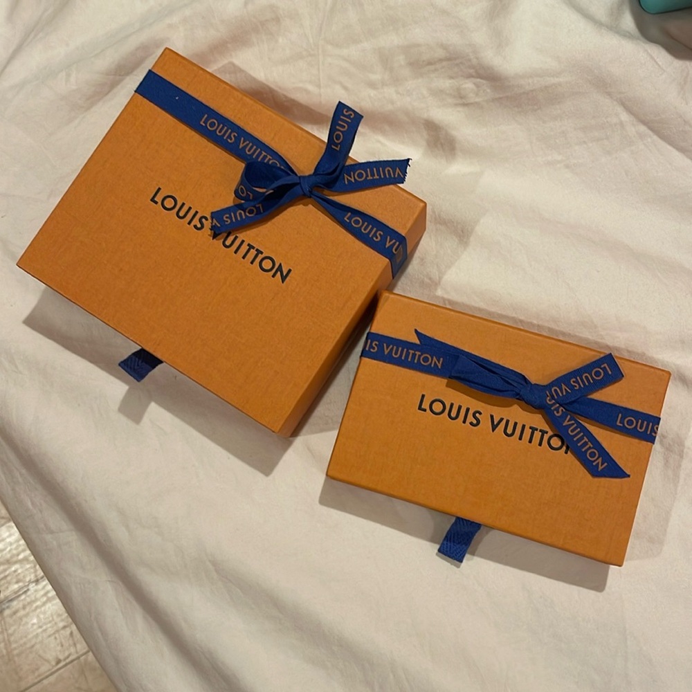 LV accessories box with bow